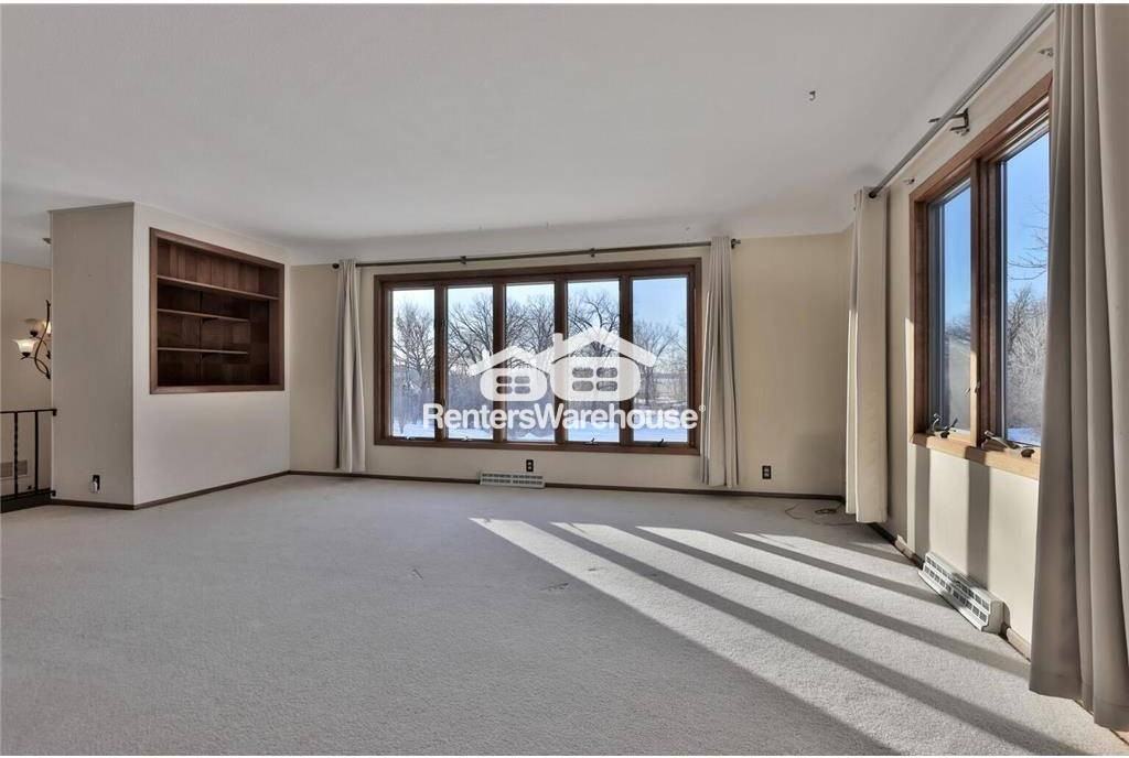 1241 Holly Dr E - Photo 4 of 13