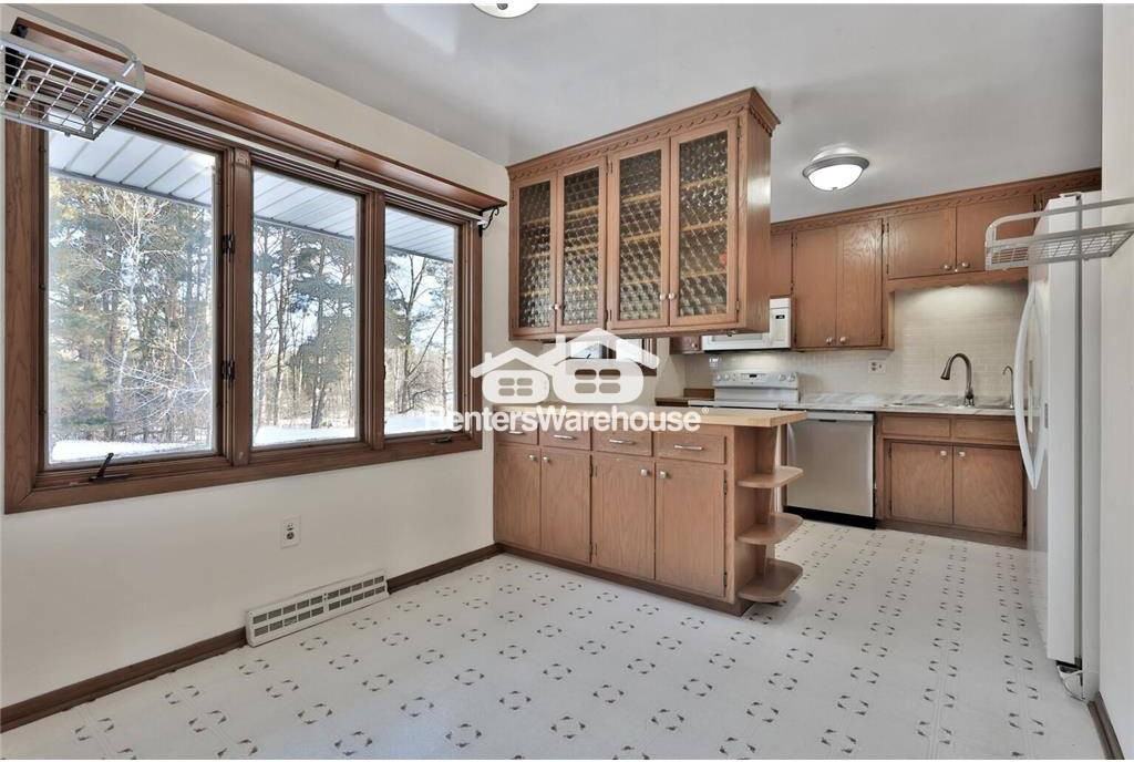 1241 Holly Dr E - Photo 5 of 13