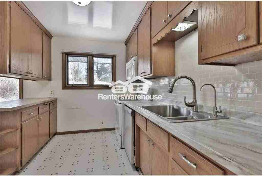 1241 Holly Dr E - Photo 6 of 13