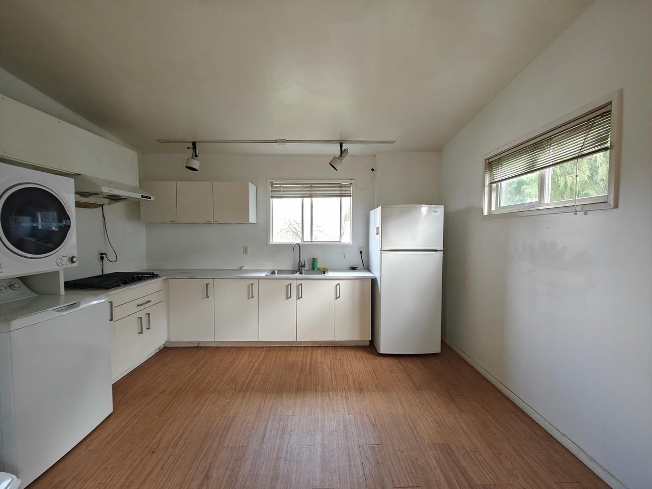 2572 East 54th Avenue Basement - Photo 2 of 9