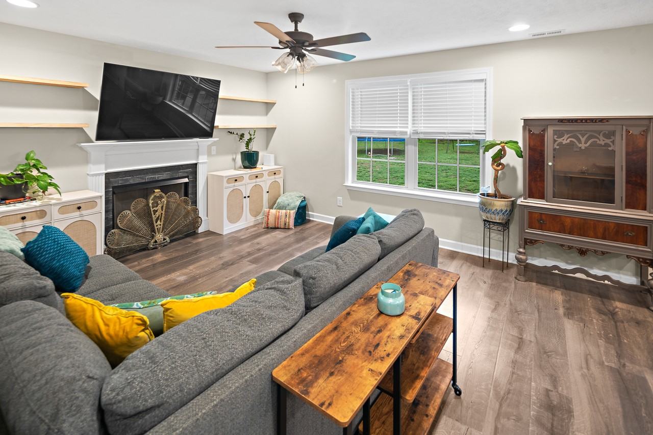 305 Oleander Ln #1 - Photo 5 of 26