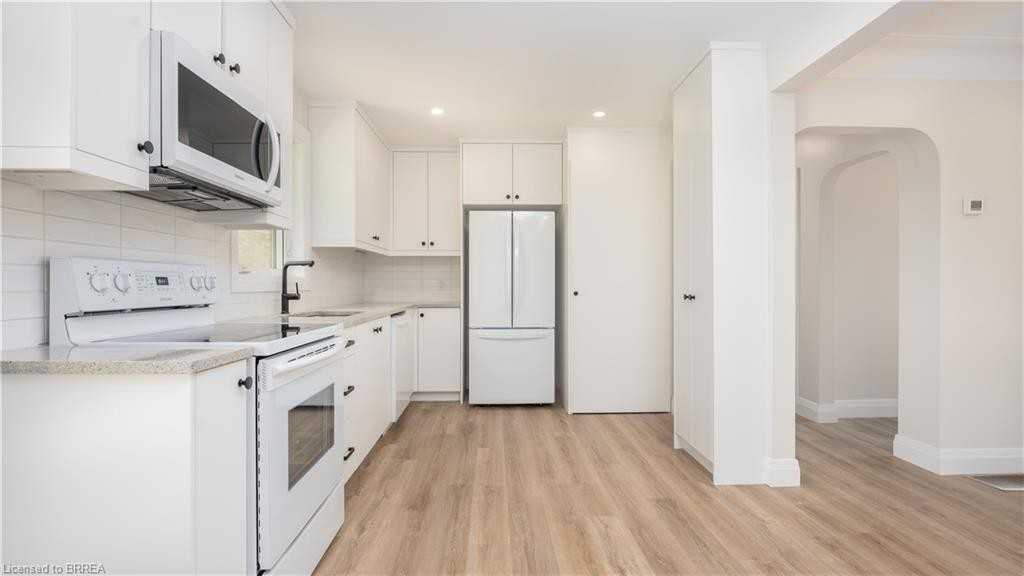 44 Kingsway Crescent - Photo 3 of 7