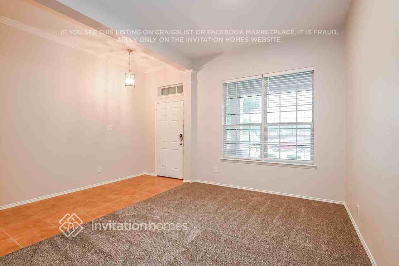 1007 Spofford Dr - Photo 3 of 16