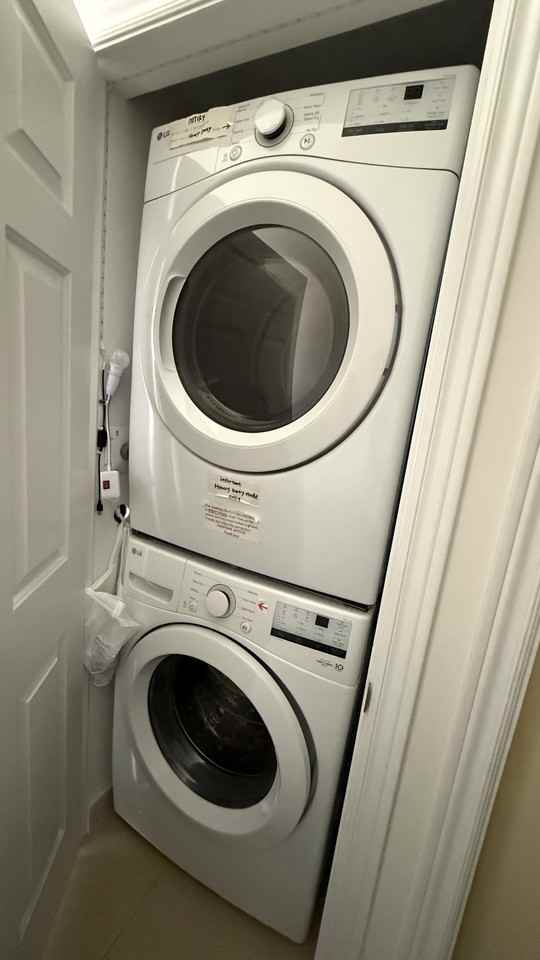 Queen St W & Spadina Ave. - Photo 4 of 10