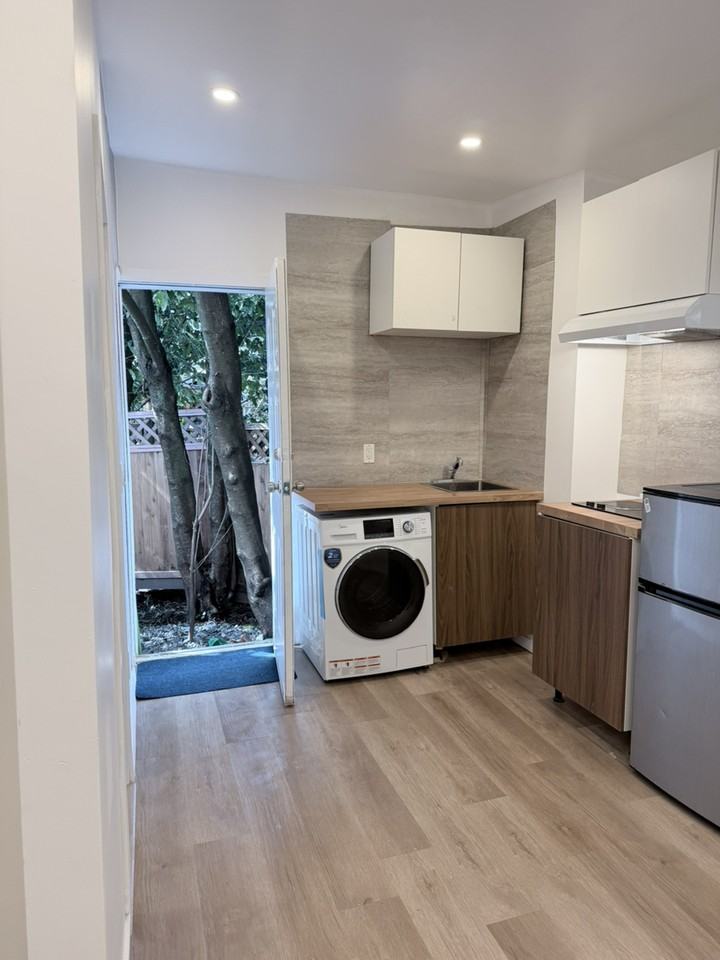 Lynn Valley Rd - Photo 2 of 12