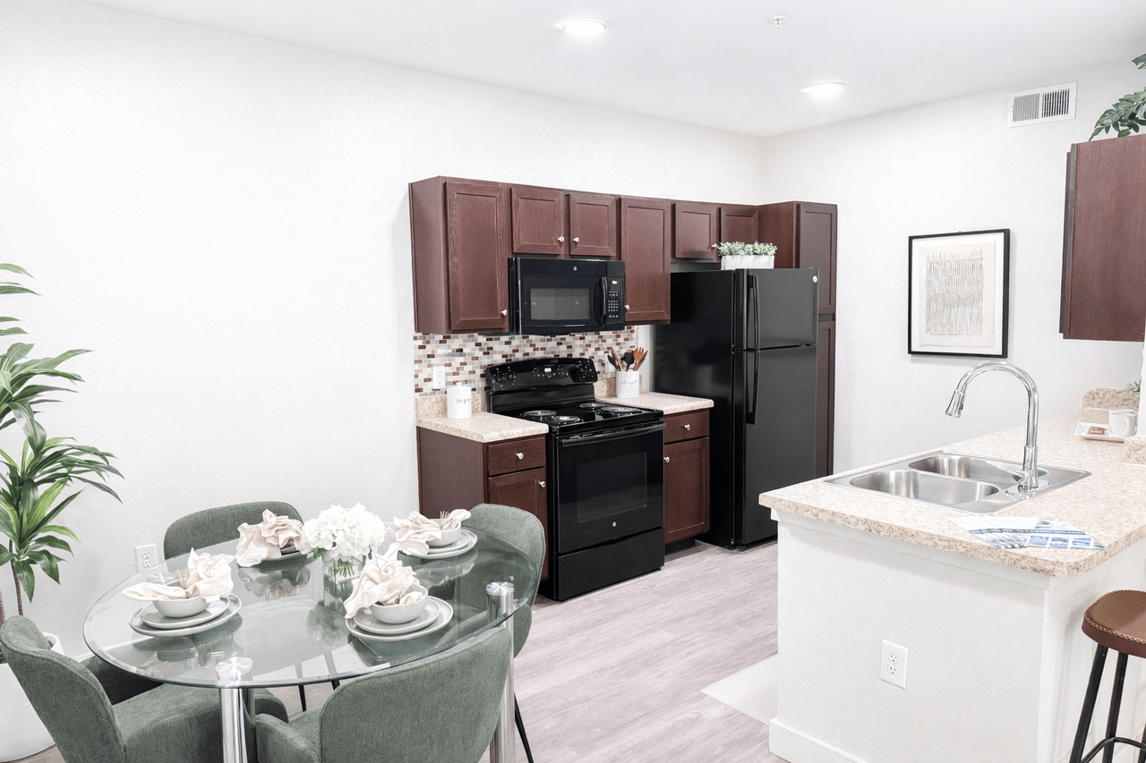 POINTE AT GREENVILLE APARTMENTS - Photo 3 of 41