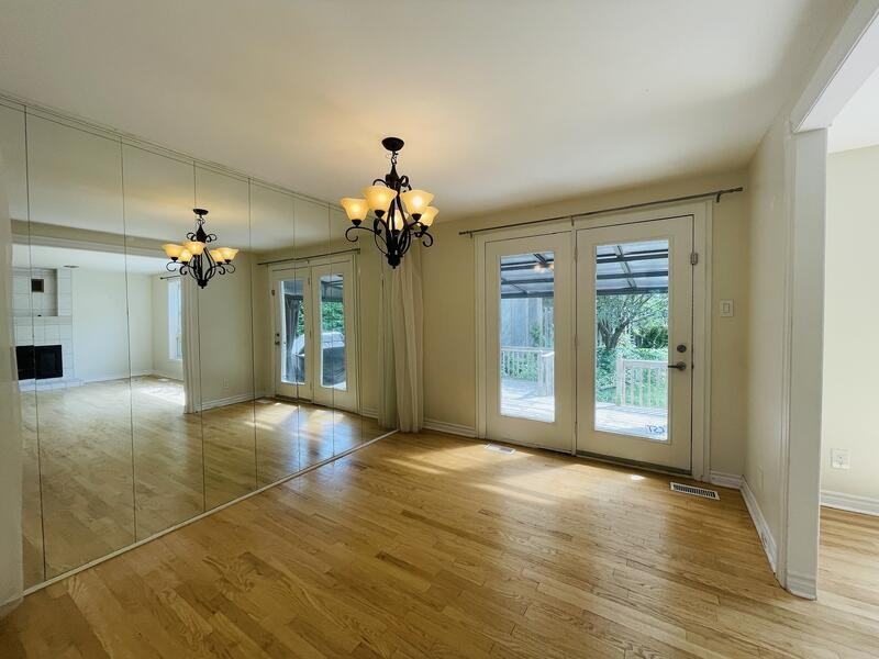 934 Beauclaire Dr - Photo 2 of 14