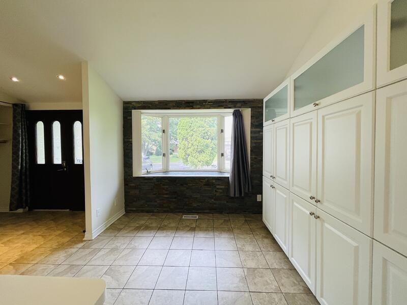 934 Beauclaire Dr - Photo 3 of 14