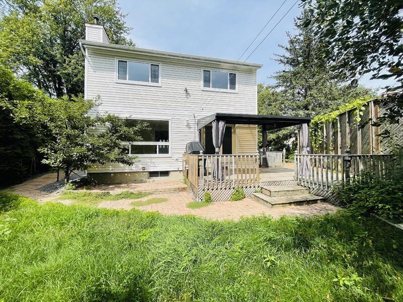 934 Beauclaire Dr - Photo 4 of 14