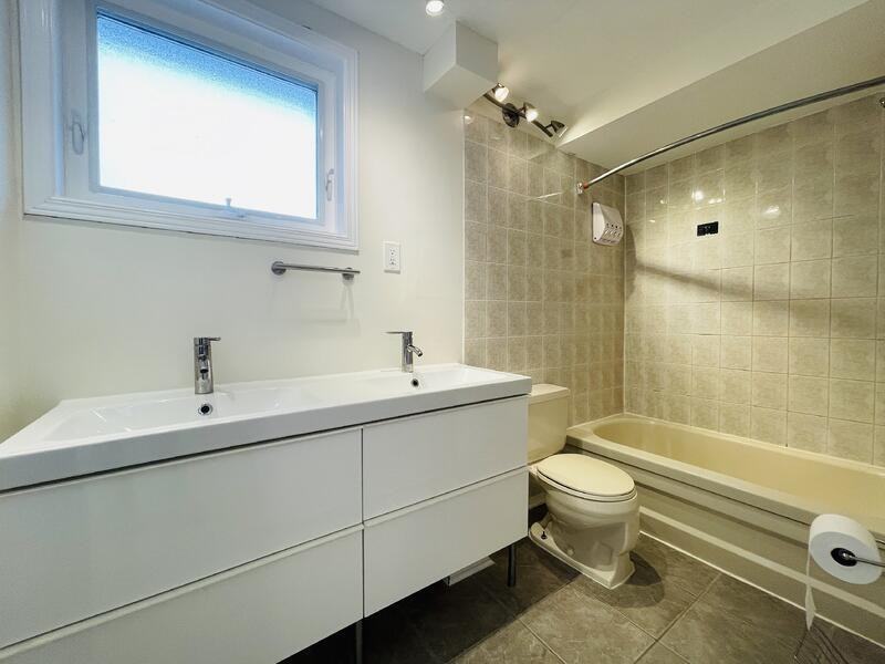 934 Beauclaire Dr - Photo 7 of 14