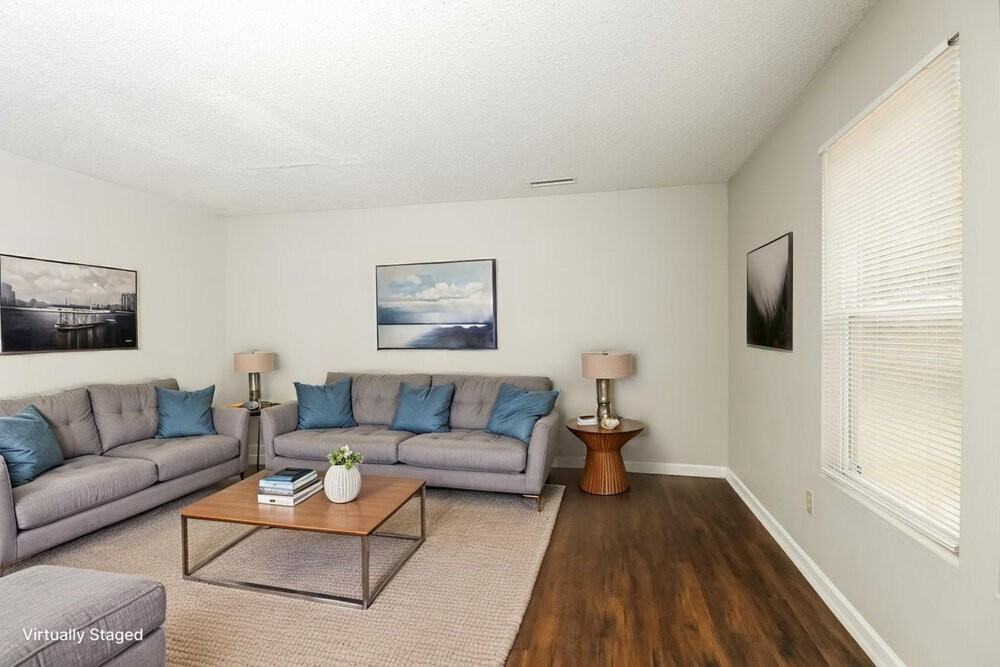 1907 Dunsmore Ln - Photo 5 of 20