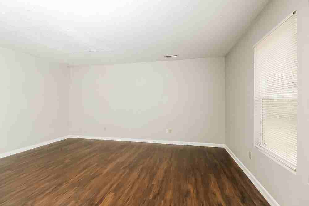 1907 Dunsmore Ln - Photo 6 of 20