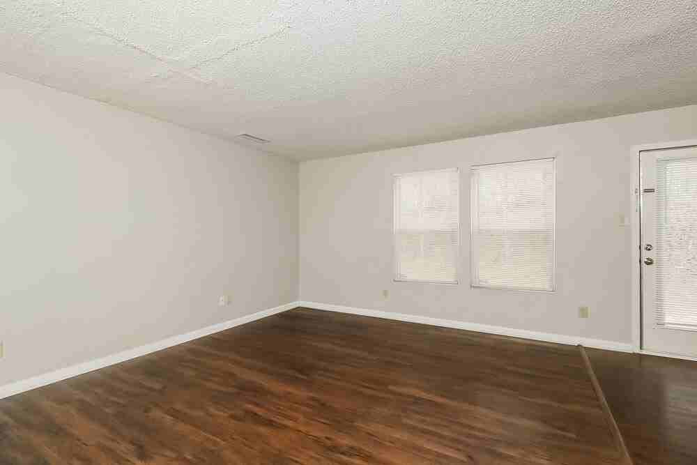 1907 Dunsmore Ln - Photo 7 of 20