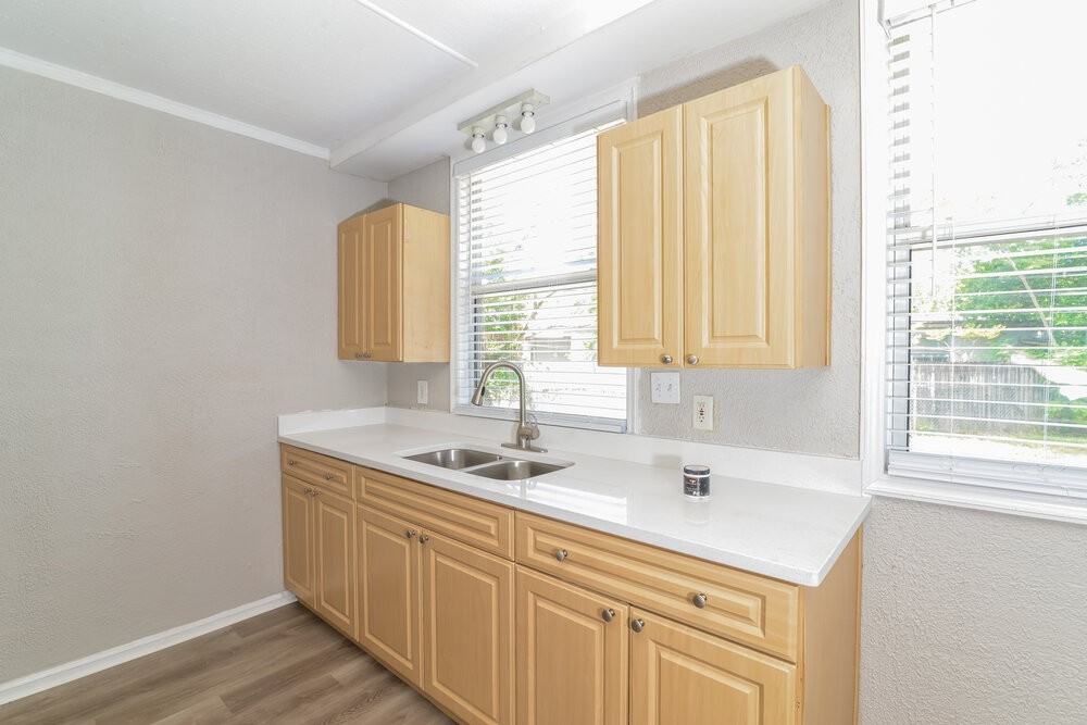 542 Colonnades Cv - Photo 6 of 16