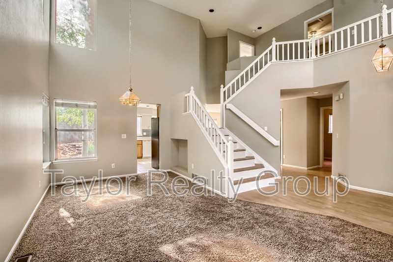 13460 Vine St - Photo 4 of 32