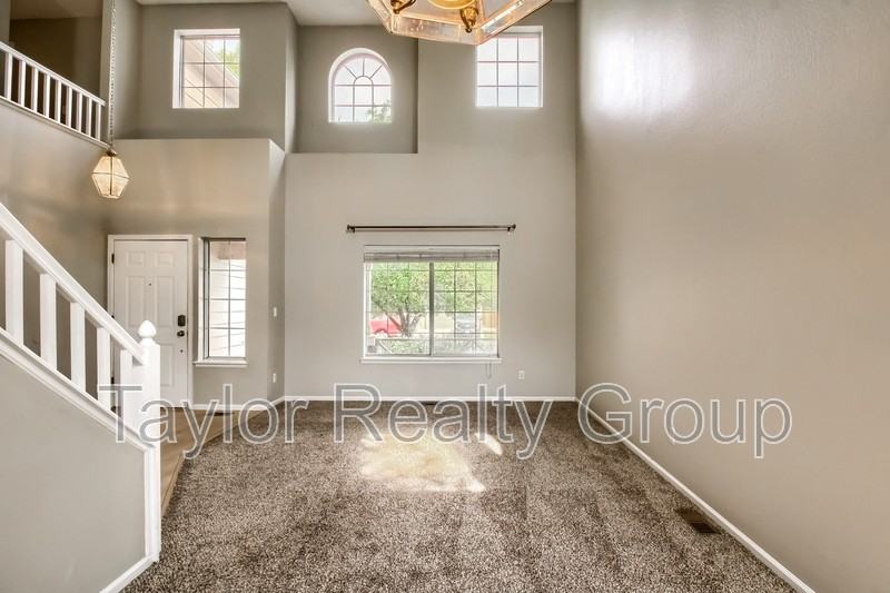 13460 Vine St - Photo 5 of 32