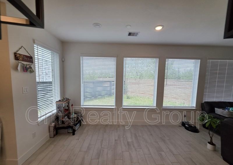 18710 Colorado River Ln - Photo 4 of 26