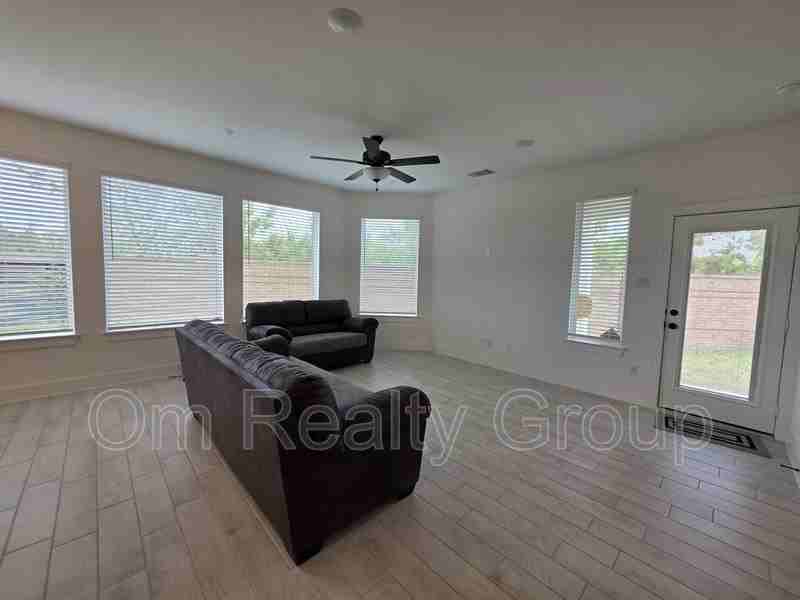 18710 Colorado River Ln - Photo 6 of 26