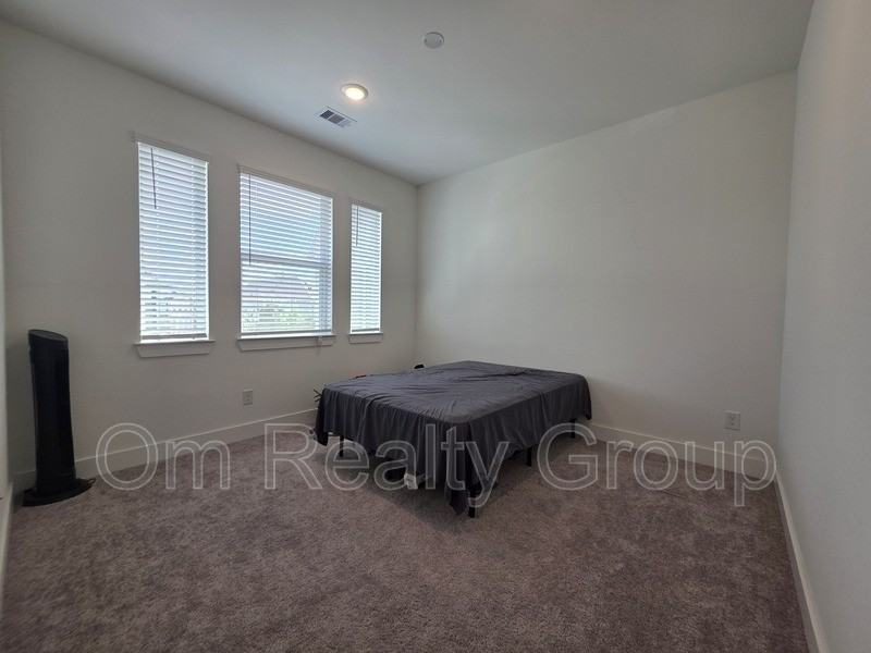 18710 Colorado River Ln - Photo 6 of 33