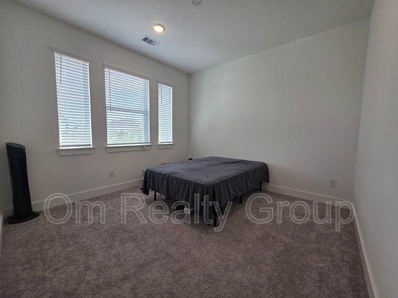 18710 Colorado River Ln - Photo 7 of 33