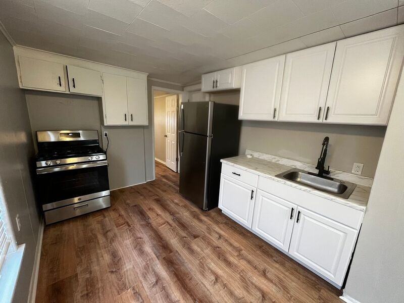 14 Beechwood St - Photo 3 of 7