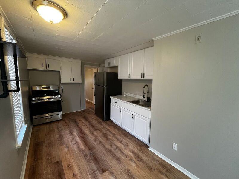 14 Beechwood St - Photo 5 of 7