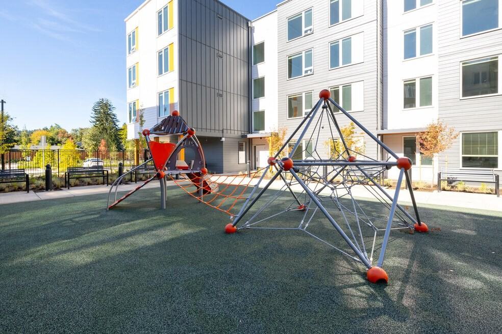 The Canopy Apartments at Powell - Photo 6 of 33