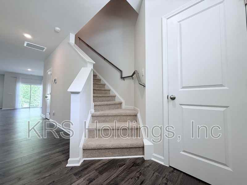 1825 Hinesley Dr - Photo 3 of 14