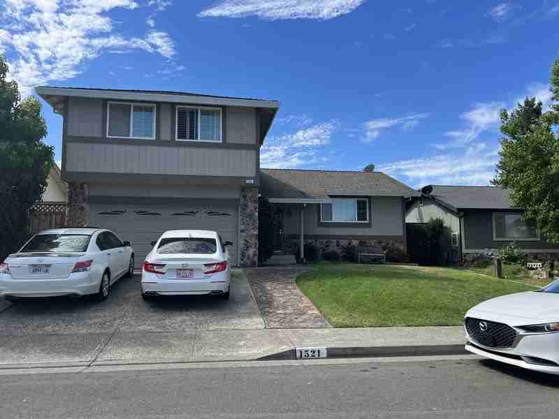 1521 Genesis Ct - Photo 2 of 26