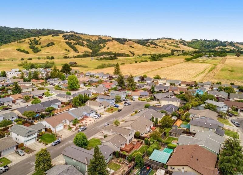 1521 Genesis Ct - Photo 4 of 26