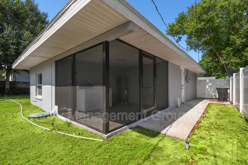 1051 Dogwood Dr - Photo 7 of 8