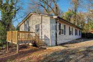 featured image of 615 Dumaine St #G