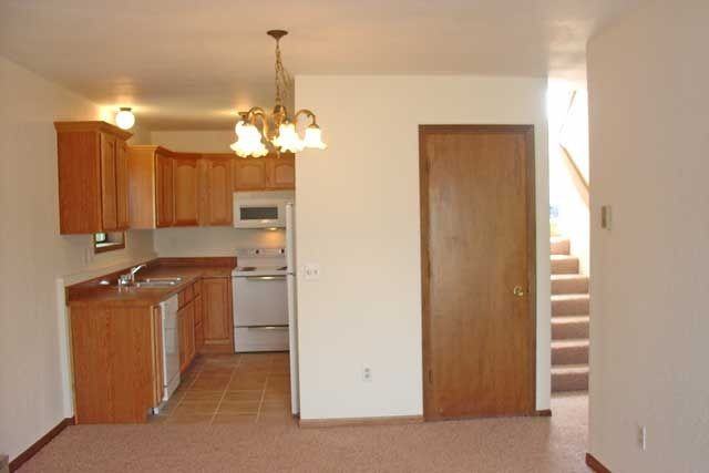 275 Westchester Sq N - Photo 3 of 10