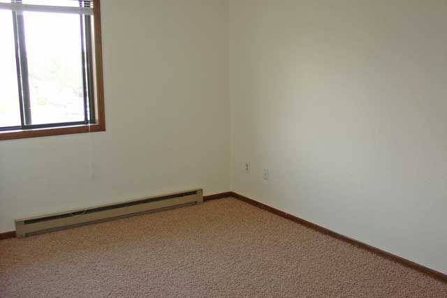 275 Westchester Sq N - Photo 7 of 10