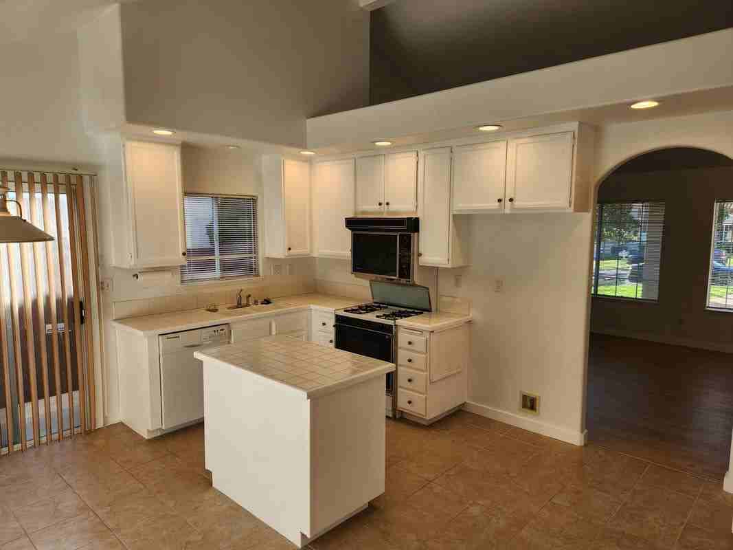 2125 Tehachapi Dr - Photo 3 of 18