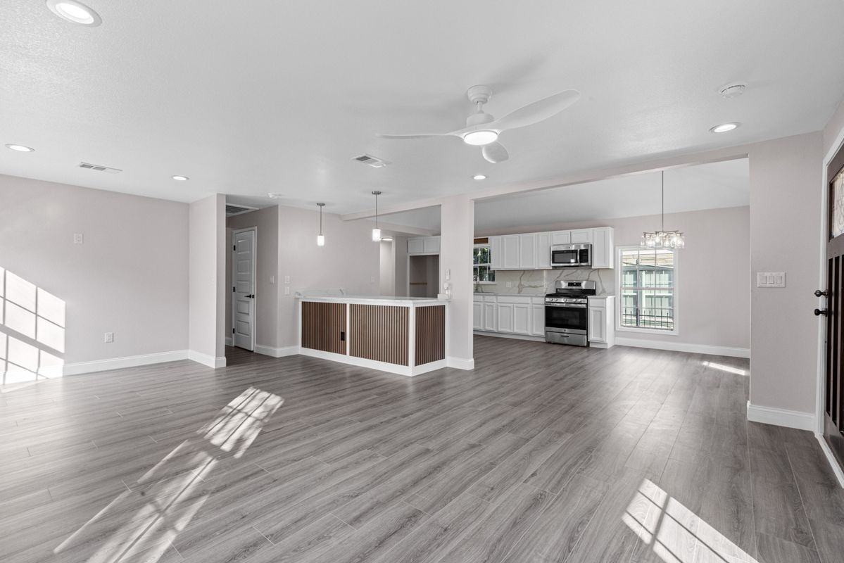 2435 Sharon St - Photo 2 of 27