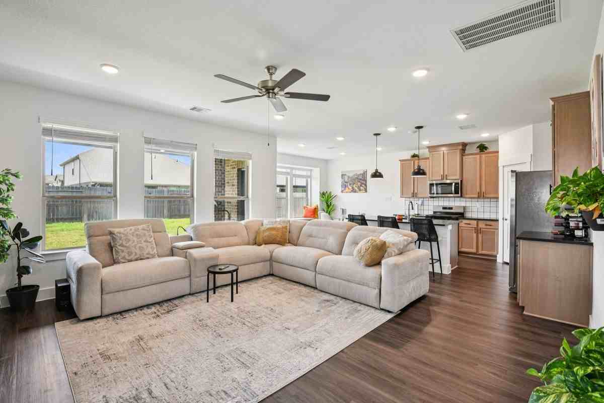 4806 Sand Clouds Dr - Photo 5 of 48