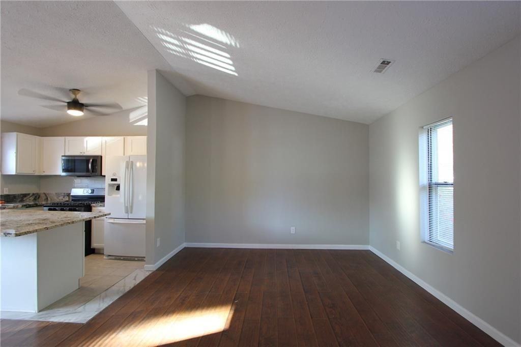 3085 Creel Rd - Photo 3 of 34