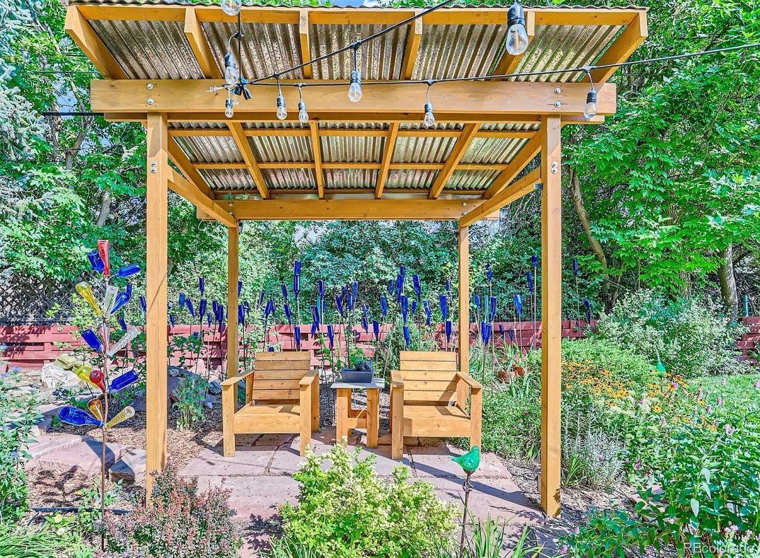 2960 S Vine St - Photo 2 of 31