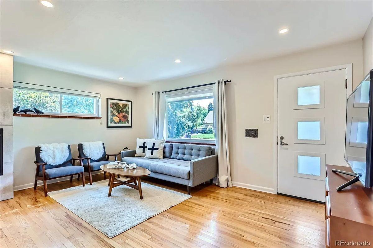 2960 S Vine St - Photo 7 of 31