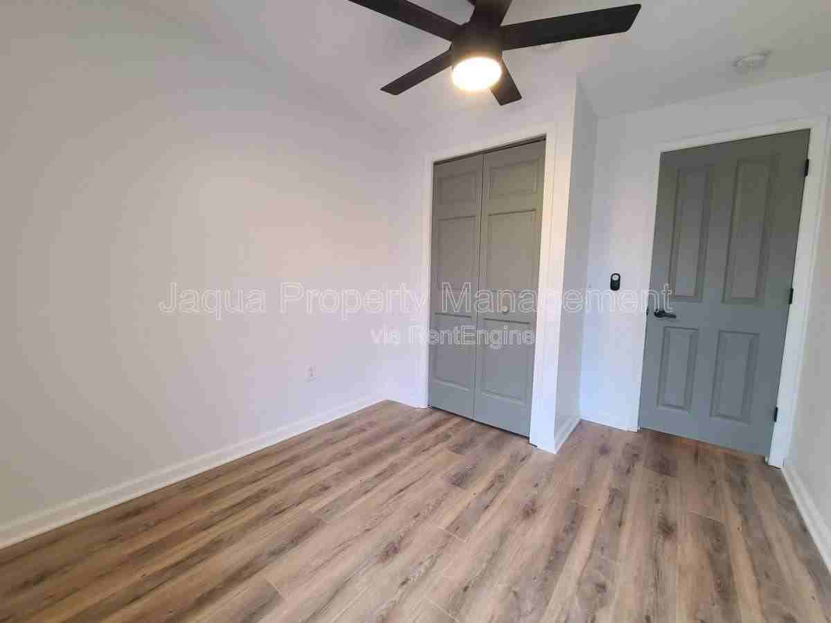 556 Broadway St #2B - Photo 5 of 10