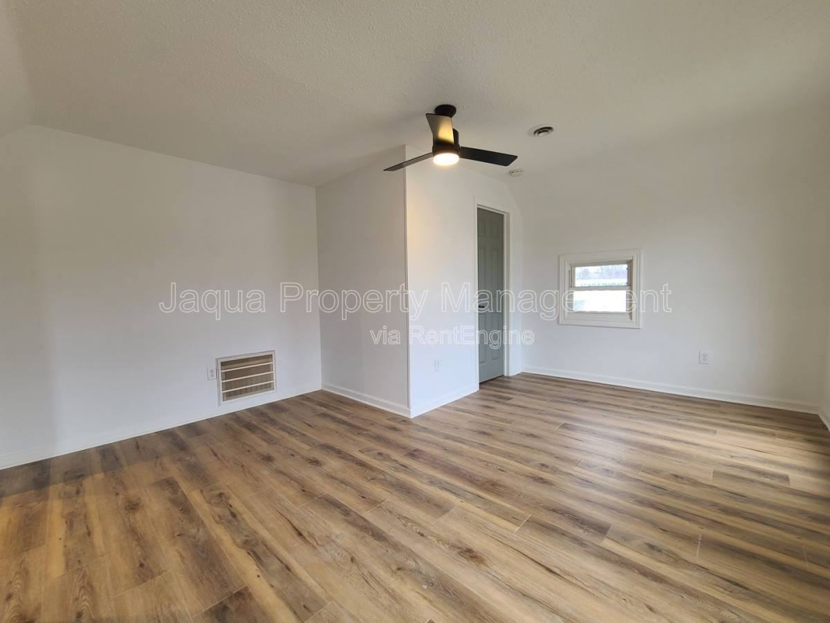 556 Broadway St #2B - Photo 7 of 10