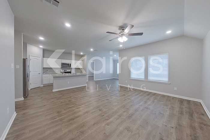 116 Santiago Ct - Photo 4 of 23