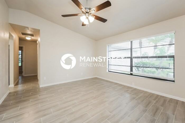 122 Ne 20th Pl - Photo 5 of 16