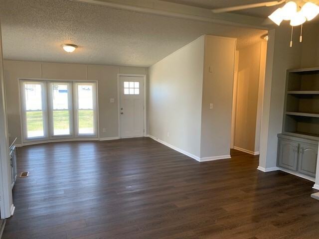 4127 S Post Rd - Photo 4 of 11