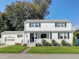 featured image of 18 Sylvan Ter #NA