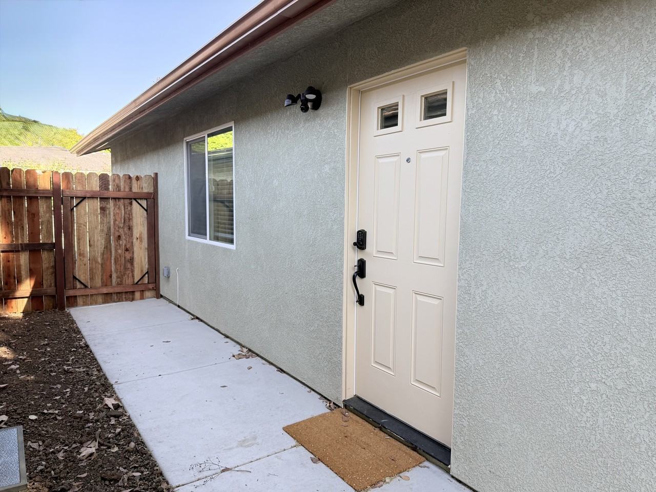 1561 Royal Way #NA - Photo 3 of 15