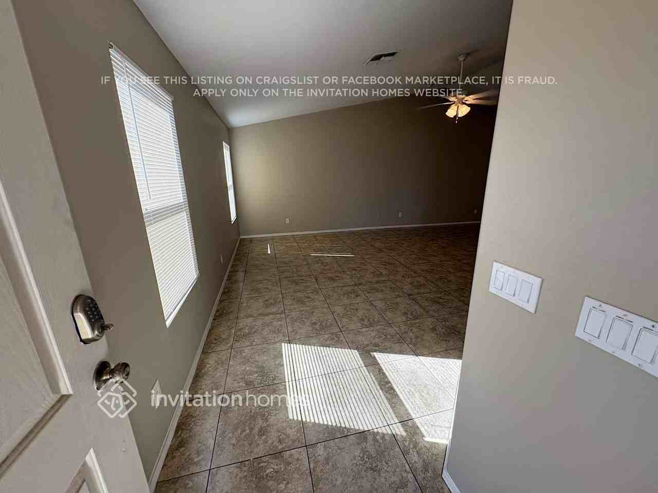 11825 W Maui Ln - Photo 2 of 15