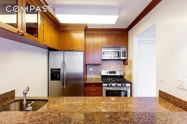 Broadway #1431 - Photo 3 of 20