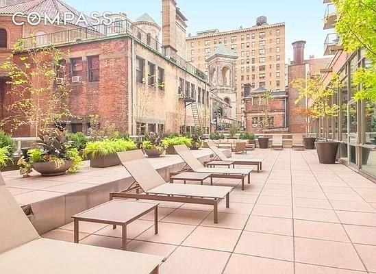 Broadway #1431 - Photo 6 of 20